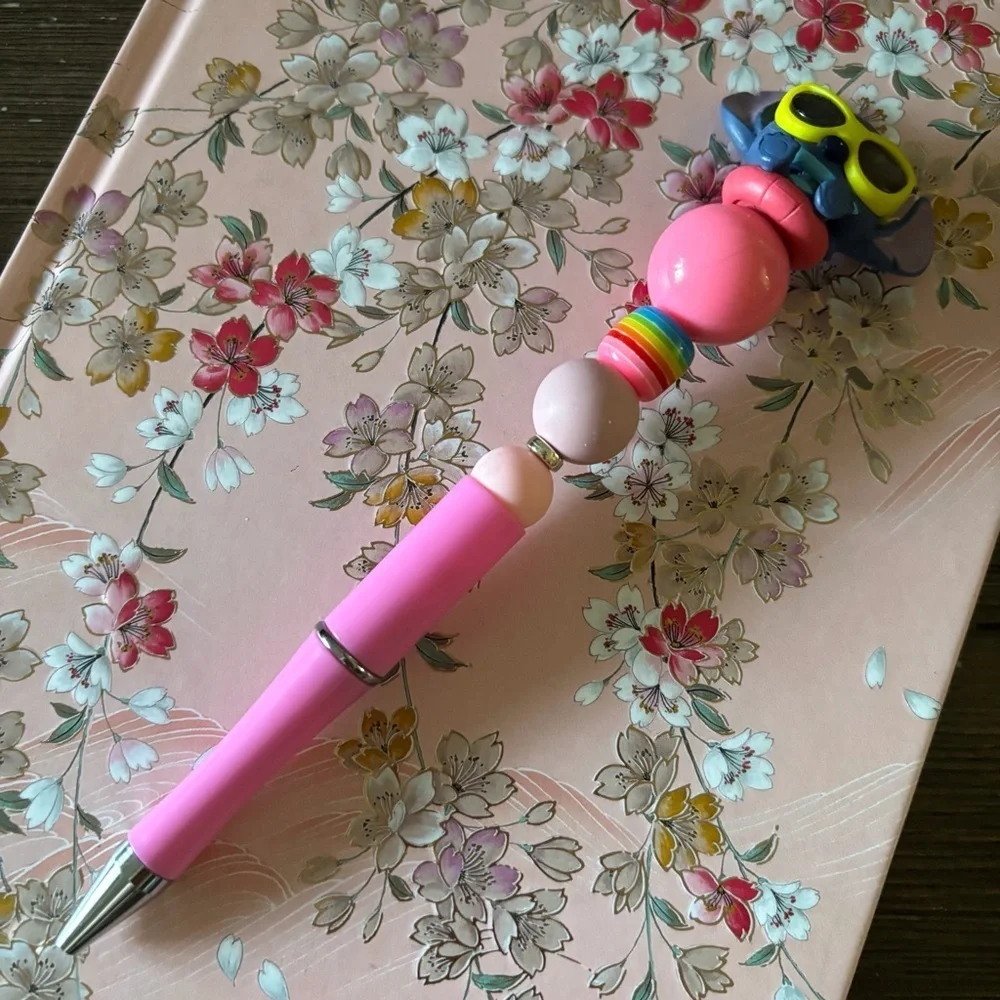 Disney Doorables: lilo & Stitch: Stitch Summer handmade beaded pen